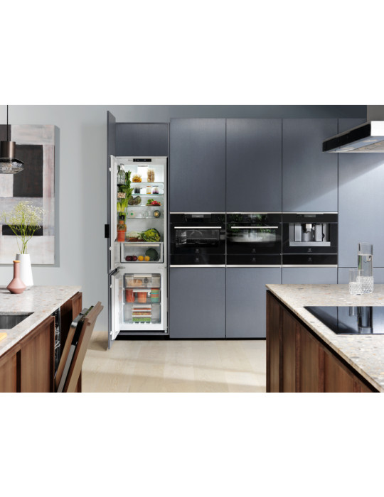 Electrolux EEC87400L Entièrement intégré 14 couverts